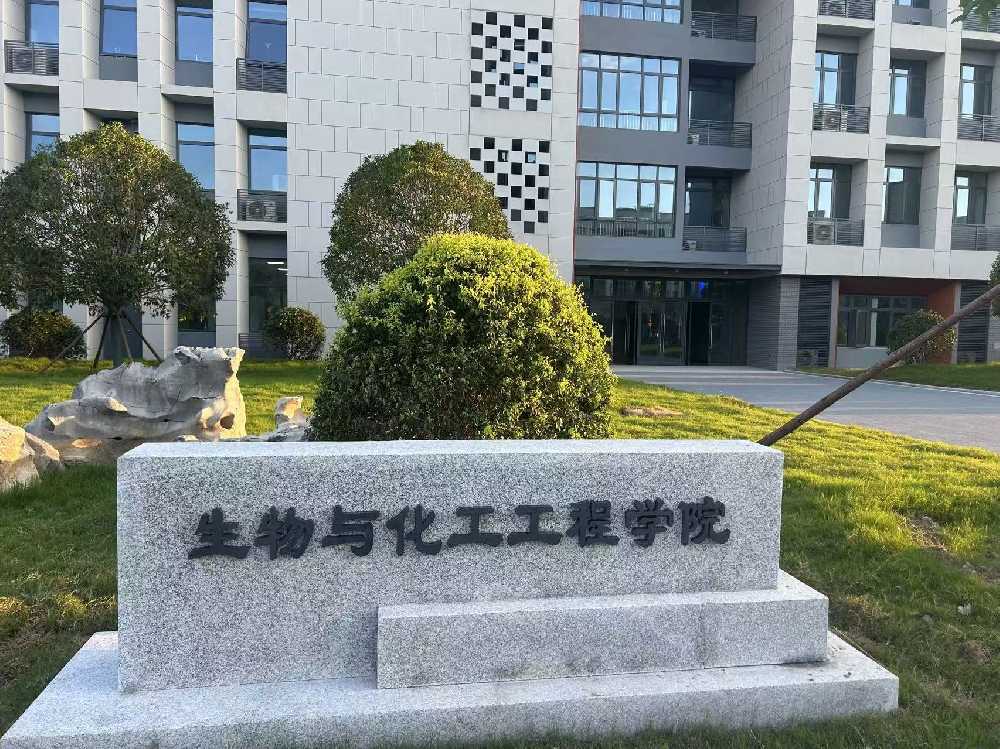 镇巴县扬州职业大学体育场高杆灯项目